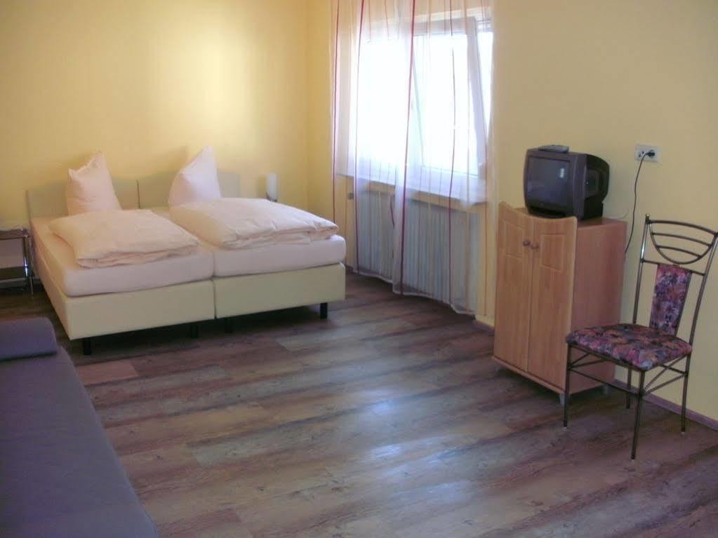 Hotel Am Hindenburgplatz Апенвайер Екстериор снимка