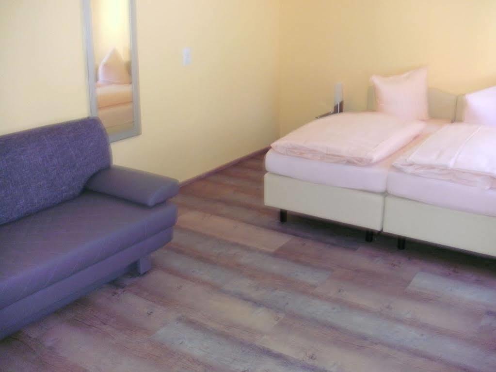 Hotel Am Hindenburgplatz Апенвайер Екстериор снимка