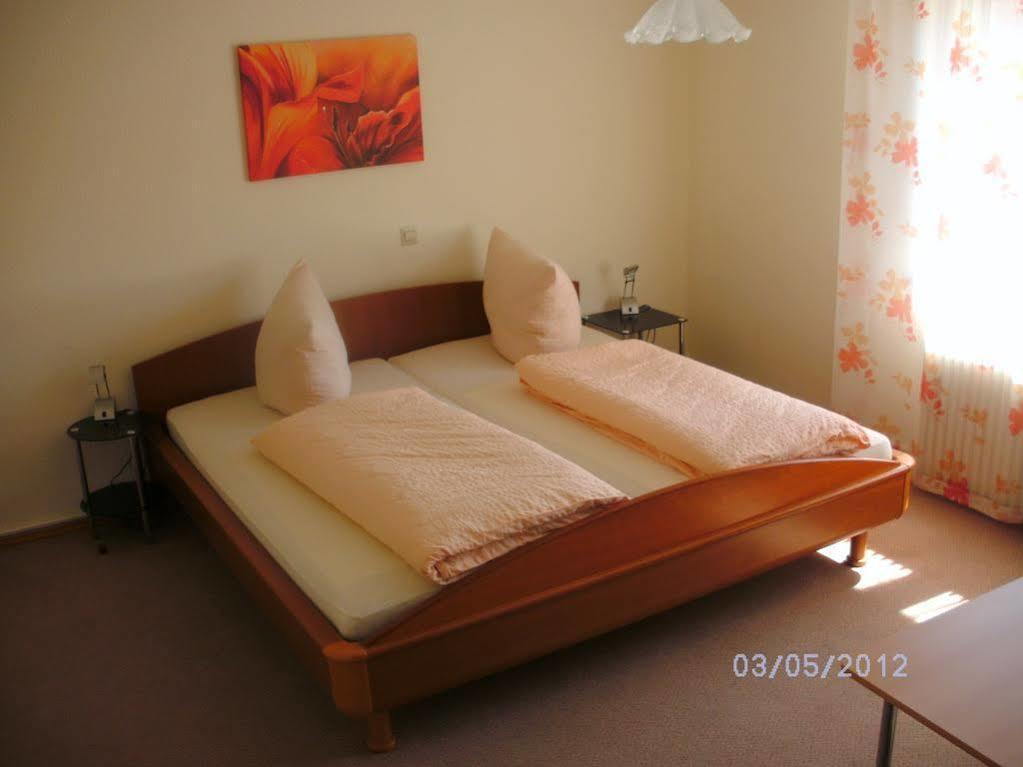Hotel Am Hindenburgplatz Апенвайер Екстериор снимка