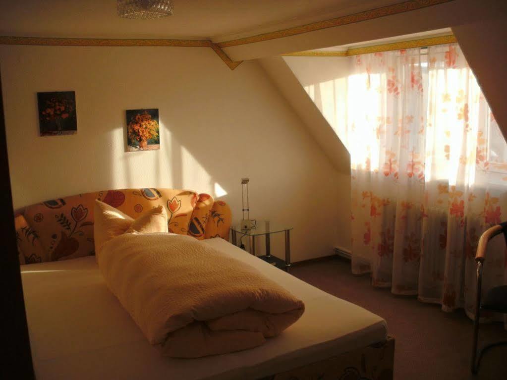 Hotel Am Hindenburgplatz Апенвайер Екстериор снимка